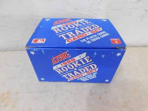 lot 323 image: 1989 Score Baseball Rookie & Traded Factory Set with Ken Griffey Jr. Rookie Card