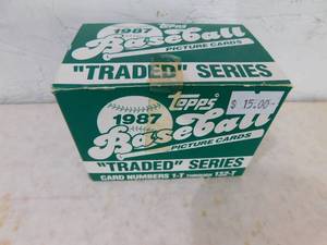 lot 328 image: 1987 Topps Baseball Traded Factory Sealed Set