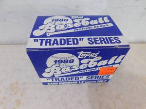 lot 329 image: 1988 Topps Baseball Traded Factory Set