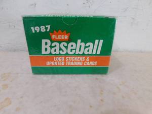 lot 331 image: 1987 Fleer Baseball Update Factory Sealed Set