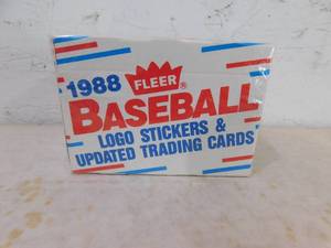 lot 332 image: 1988 Fleer Baseball Update Factory Sealed Set