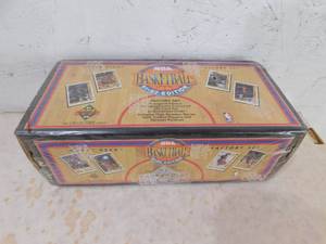 lot 335 image: 1991 Upper Deck Basketball Factory Sealed Set