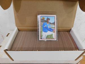 lot 343 image: 1989 Bowman Baseball Hand Collated Set with Ken Griffey Jr. Rookie