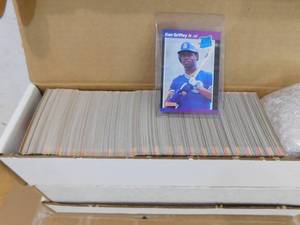 lot 344 image: 1989 Donruss Baseball Hand Collated Set with Ken Griffey Jr. Rookie