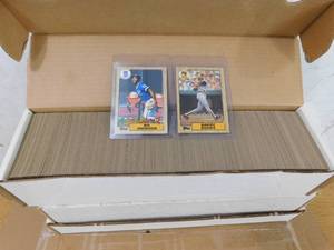 lot 347 image: 1987 Topps Baseball Hand Collated Set with Barry Bonds & Bo Jackson Rookies