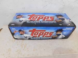 lot 348 image: 1999 Topps Baseball Factory Set