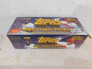 lot 349 image: 1998 Topps Baseball Factory Set