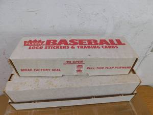 lot 354 image: 1989 Fleer Baseball Factory Set with Ken Griffey Jr. Rookie Card