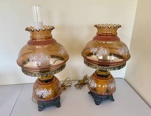 lot 4 image: Set of Vintage Hurricane Lamps