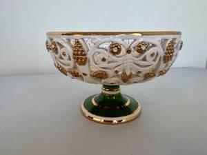 lot 10 image: Vintage Handpainted Florence KBNY Italy Green Grape & Gold Trimmed Compote