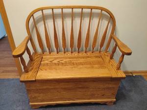 lot 5 image: Solid Oak Entry Storage Bench