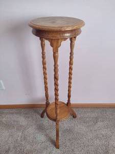 lot 18 image: Tall Wood Plant Stand