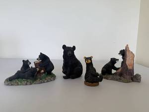 lot 40 image: Lot of Black Bear Figurines