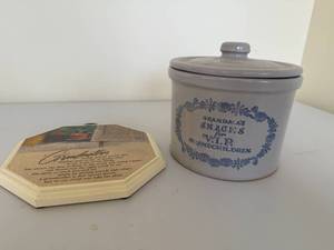lot 91 image: Grandma Gift Snack Jar and Plaque