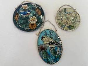 lot 39 image: Lot of Bird - Themed Sun Catchers