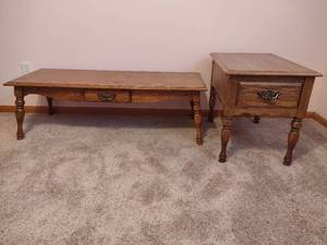 lot 35 image: Matching Coffee Table & End Table Set