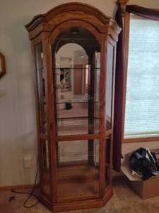 lot 46 image: Schneidermans Oak China Cabinet