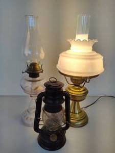 lot 55 image: Lot of Hurricane Lamps