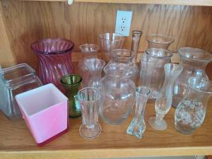 lot 117 image: Lot of Assorted Vases