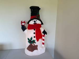 lot 54 image: Frosty the Snowman Blow Mold