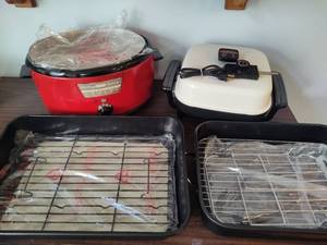 lot 122 image: Lot of Roasters and Electric Frying Pan