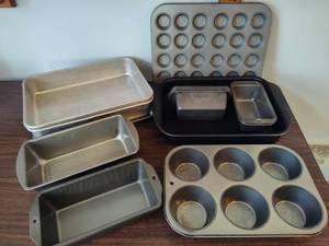 lot 121 image: Assorted Baking Dishes