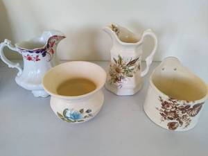 lot 111 image: Lionstone & Antique Pottery and Ceramic Pieces