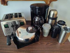 lot 127 image: Good Morning Lot - Coffeemaker, Toaster and more