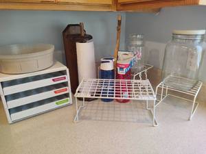 lot 128 image: Kitchen Storage & Organization