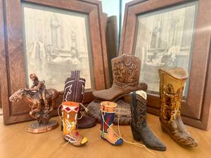 lot 100 image: Cowboy Decor inc. Hallmark Pony Express