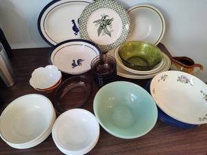 lot 133 image: Lot of Assorted Serving Bowls and Plates