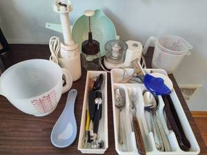 lot 132 image: Kitchen Mixing and Measuring, Food Choppers, Utensils and More