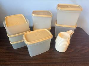 lot 135 image: Vintage Tupperware Shelf Saver Containers Lot 2 - Yellow Lids