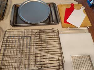 lot 160 image: Lot of Large OvenBaking Pans and more