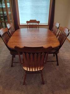 lot 162 image: Oak Dining Room Table and Six Chairs