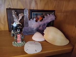 lot 166 image: Assorted Decor Light Houses, Eagles, Shells