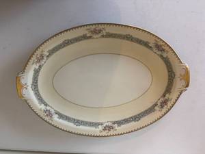 lot 149 image: Vintage Meito Ivory China Serving Platter