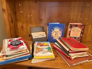 lot 174 image: Vintage Recipe and Cook Books