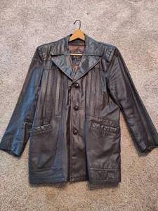 lot 205 image: Michael Charles Mens Leather Coat