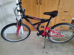 lot 217 image: Huffy Howler Mens 10speed Bike