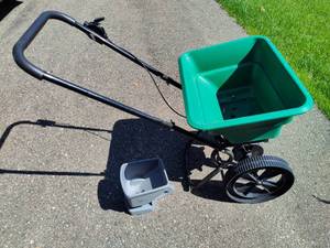 lot 231 image: Wheeled & Hand Outdoor Spreaders