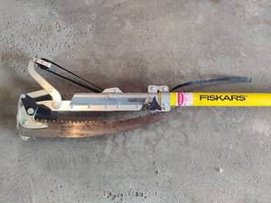 lot 247 image: Fiskars Pruning Pole