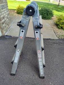 lot 251 image: Cosco Adjustable Extension Ladder