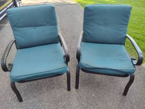 lot 253 image: Two Metal Patio Chairs wCushions