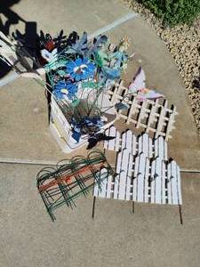 lot 261 image: Garden Stakes & Fencing