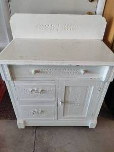 lot 269 image: Vintage Wood Buffet