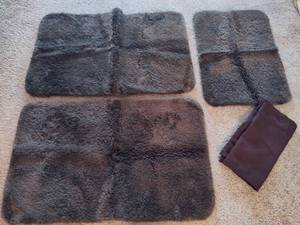 lot 286 image: Bathroom Rugs