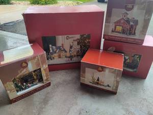 lot 294 image: Asst Christmas Lighted Houses & Decor