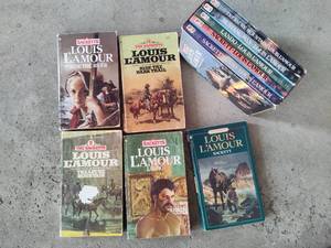 lot 302 image: Lot of Louis LAmour The Sacketts Paperbacks