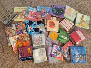 lot 313 image: Lot of Paper Napkins